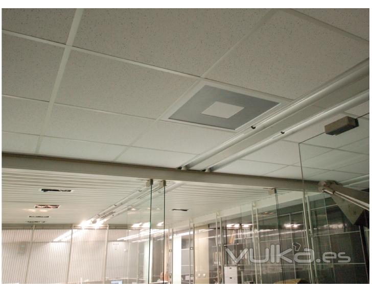 Altavoz Deocus, gran calidad de sonido, tienen la medida perfecto para el  techo desmontable.