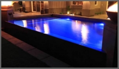Piscina con focos led