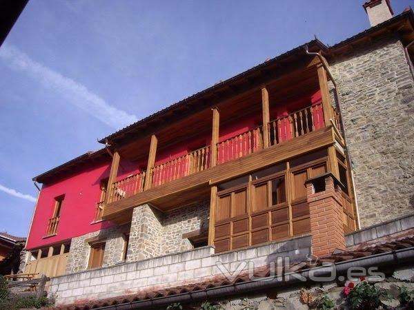 Edificio rehabilitado para alojamiento rural en la montaa asturiana