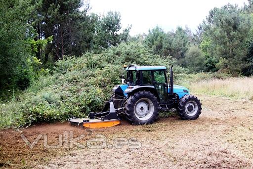 Desbrozadora agrcola con tractor