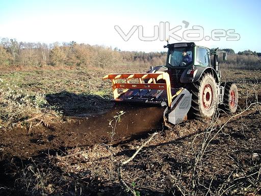 Tractor con trituradora forestal TMC Cancela