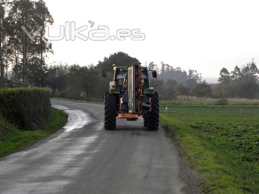Tractor con trituradora