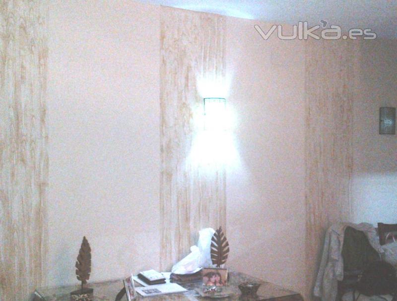 rayas de imitacion a madera en pared de salon