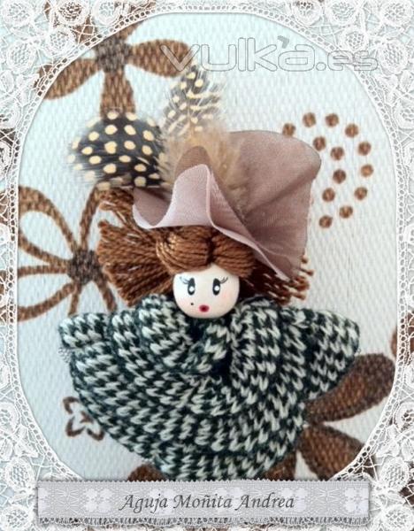 Aguja broche mueca brooch doll