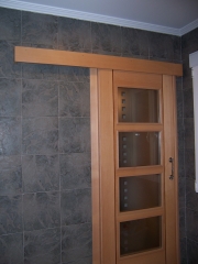Puerta corredera adosada