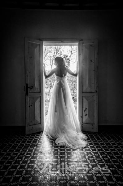 Novia en la puerta, postboda en el jardín Botánico de Gijón