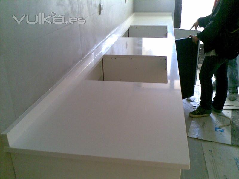 BANCADA DE COCINA EN SILESTONE BLANCO ZEUS