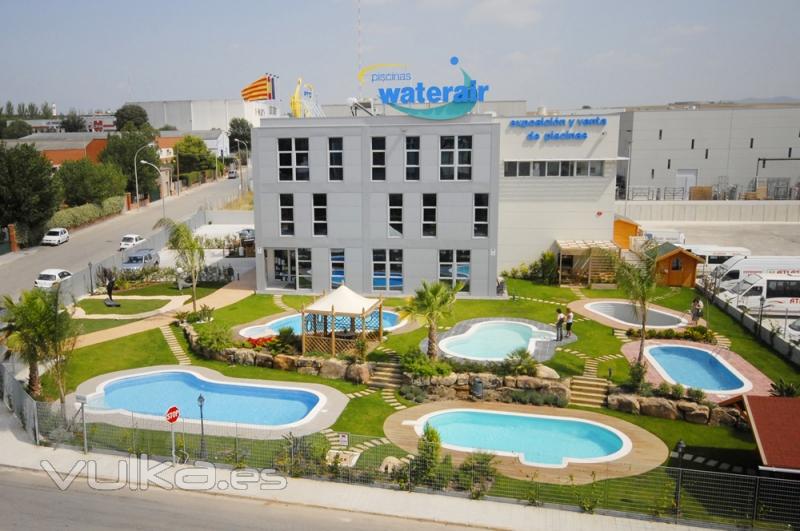 Exposicin de Piscinas Waterair en Sta. Perpetua (calle Anoia, 12-Polgono Ind. Can Bernades Sobir)