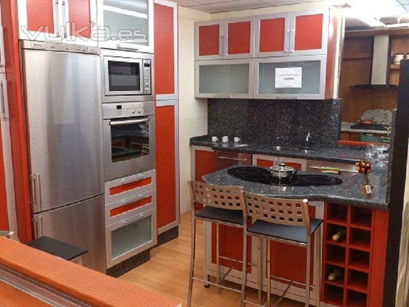 + cocina en laca y  marco aluminio+ encimera granito...3.650 EUR