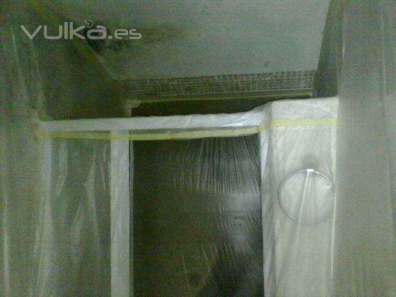 Vivienda semi sotano con salitre por humedad en el Arenal