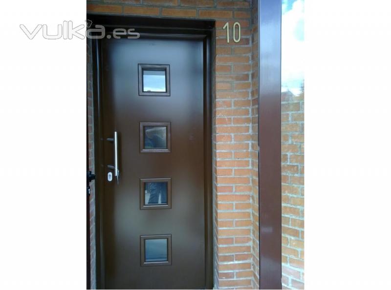 Elegantes puertas de seguridad de acceso a la vivienda