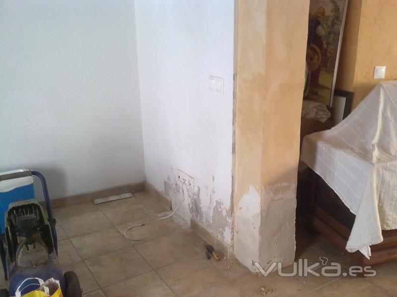 Vivienda con humedad y salitre en Binissalen 