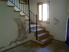 Vivienda con humedad y salitre en binissalen