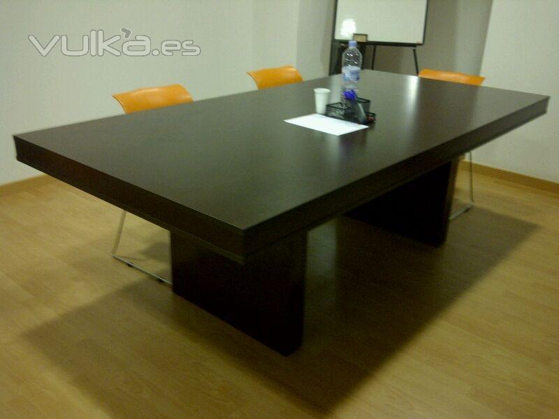 Muebles a medida. Mesa de reuniones