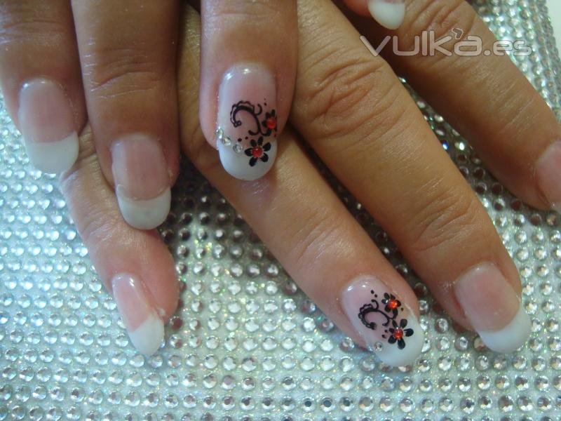 UAS DE GEL + KONAD+STRASS