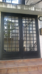 Puerta portal cuadros