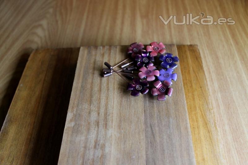 Ticsani, alfileres para invitados de flores violetas (esmalte al fuego)