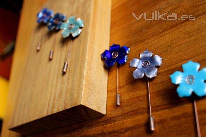 Hualalai, alfileres para invitados de flores azules (esmalte al fuego)