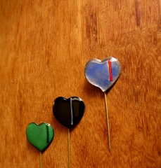 Danta, alfileres de esmalte al fuego con forma de corazon