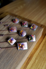 Oderi, alfileres de novia de esmalte al fuego con cristalitos de colores