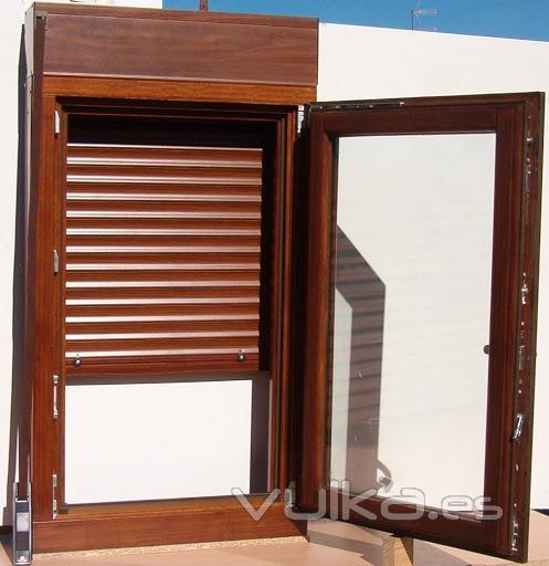 Ventana Aluminio, color madera. 