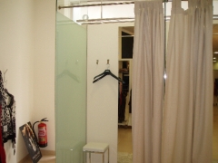 Reforma tienda de ropa probadores