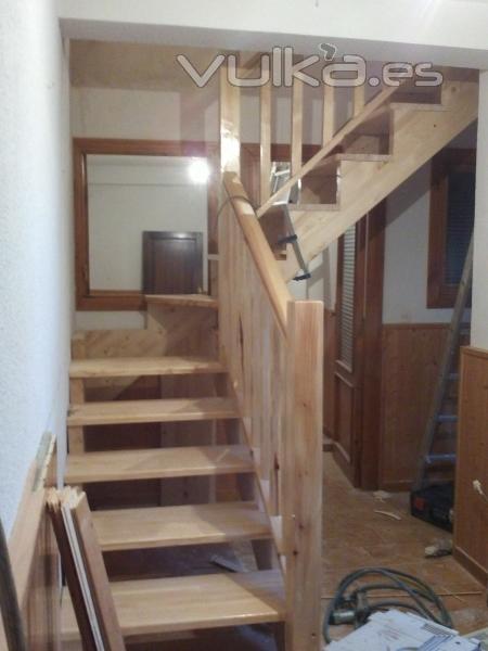montaje de escalera de madera maderavila