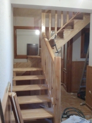 Montaje de escalera de madera maderavila
