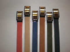 Cinturon piel serraje con chapon en 32mm.