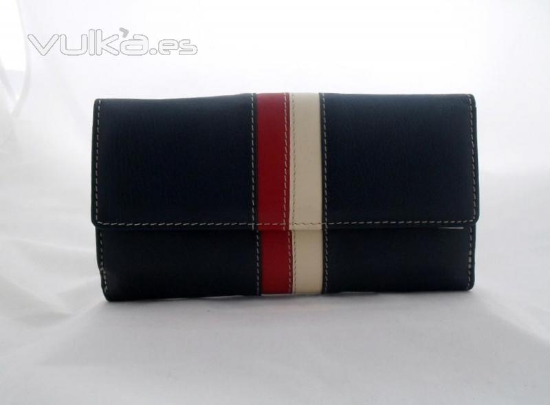 Cartera de piel, mas modelos aqui... http://carterasymonederos.com/c4487-carteras-de-piel-mujer.html