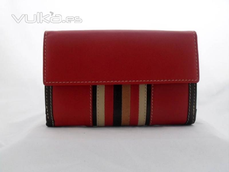 Cartera de piel, mas modelos aqui... http://carterasymonederos.com/c4487-carteras-de-piel-mujer.html