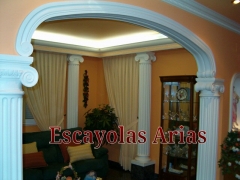 Arco de escayola con columnas jónicas. Escayolas Arias