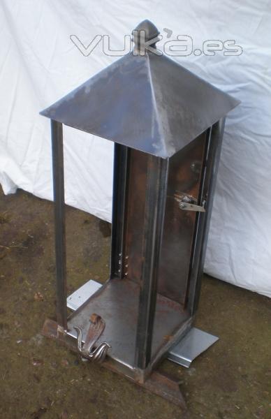 Capilla de forja en fabricacin , antes de lacado al horno. Farol grande de 65 cm. de altura. 