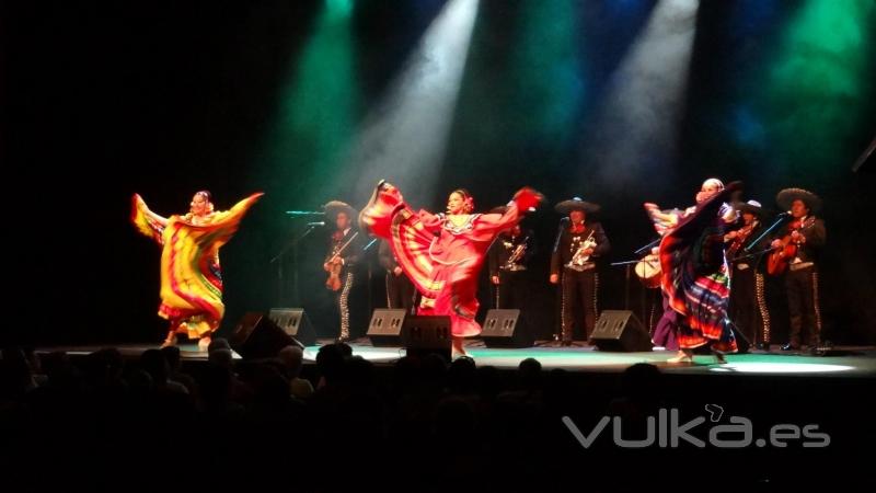 Cocierto en el Teatro Arteria de Barcelona con el Ballet folclrico Viva Mxico.