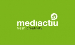 Logotipo del estudio de diseo grfico sobre color corporativo Brand graphic studio in green color