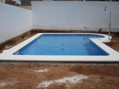 PISCINA DE 7 X 4 CON ESCALERA ROMANA