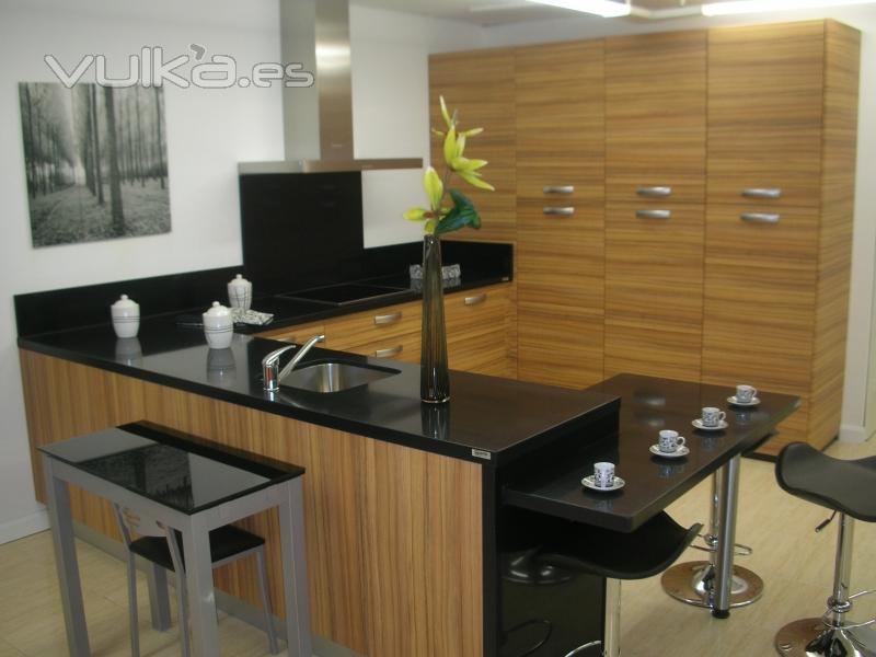 + exposicion muebles laminados + encimera silestone negro...2.386 EUR