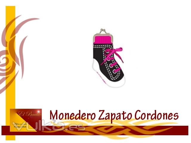 MONEDERO ZAPATO CORDONES