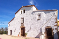 Fachada frontal de la masia