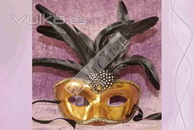 Mascara veneciana hecha en papel mach para Carnaval.