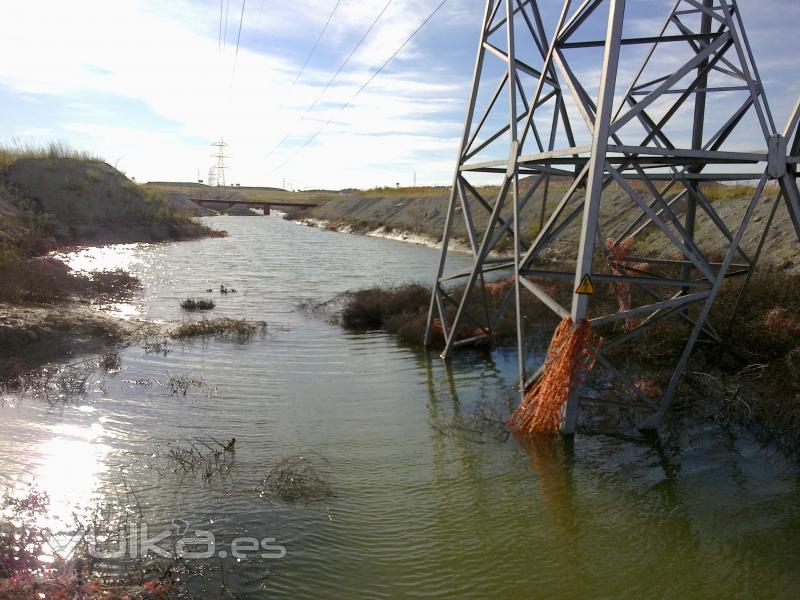 SA SALIO EL AGUA? JE JE (URB BERROCALES MADRID)