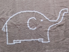 Alfombra infantil elefante topo de algodon y apta para lavadora