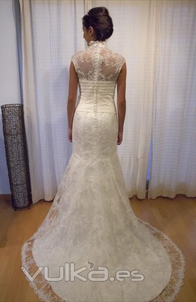 Vestido de novia de encaje.