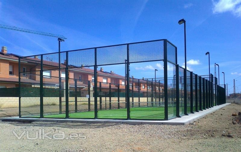 Pista de pádel instalada en Arcos del Jalón