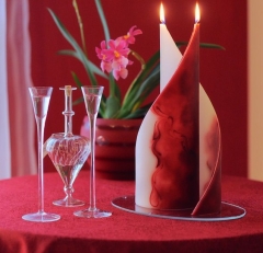 Vela decoracin: dos velas en forma de velas de barco, con tres mechas cada una.