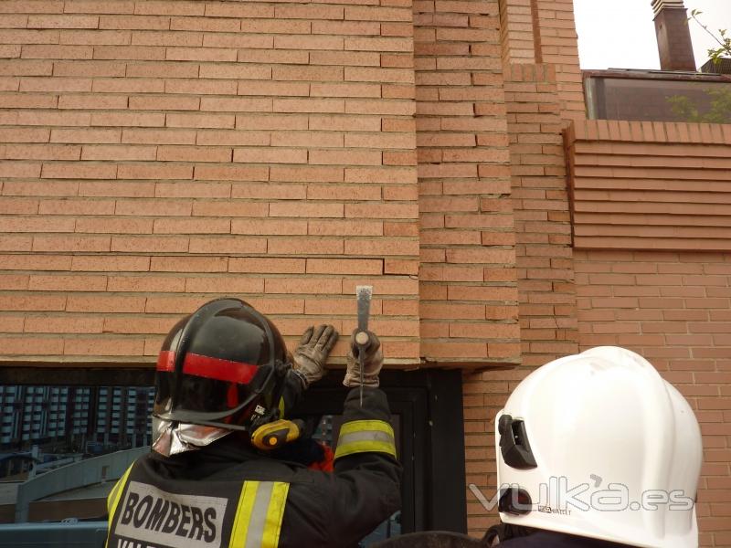 Experiencia en trabajo con Bomberos y Servicios de emergéncia.