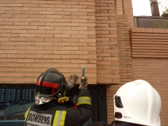 Experiencia en trabajo con bomberos y servicios de emergncia.