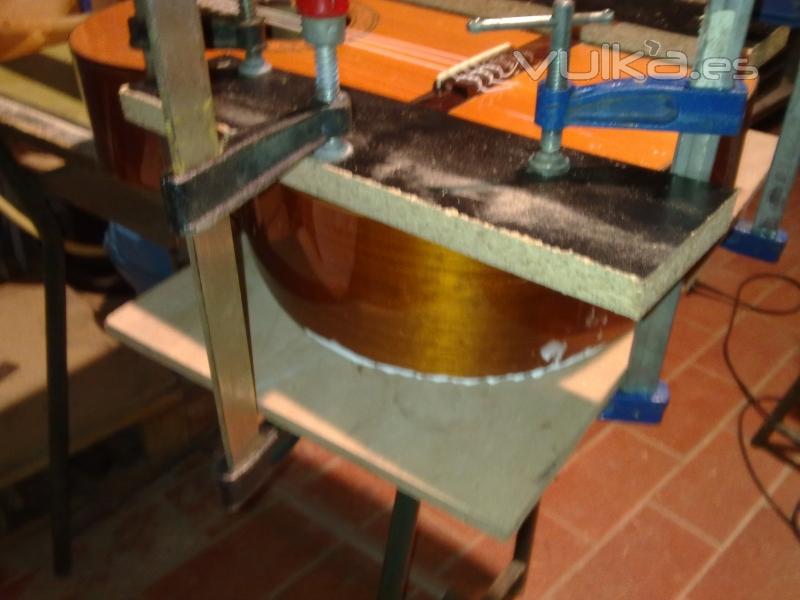 Restauració de una guitarra