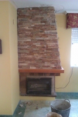 Chimenea con piedras rusticas