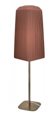 Lampara de pie con estructura de hierro y pantalla alargada de cintas, ribbon marron
